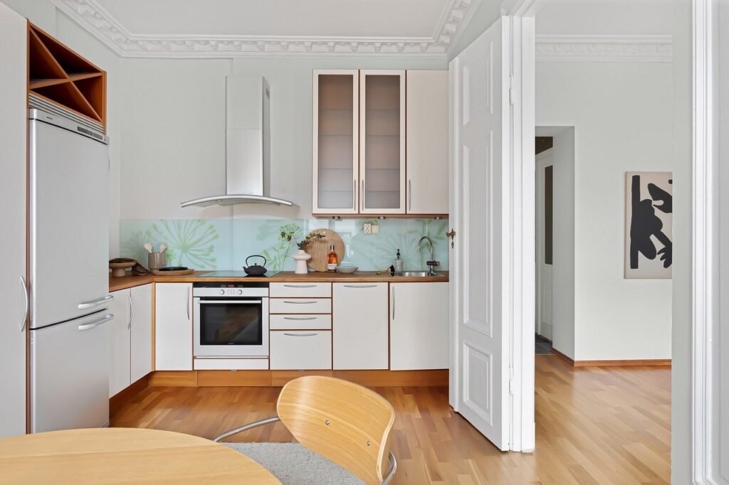 kitchen, dining room, chairs-8385159.jpg